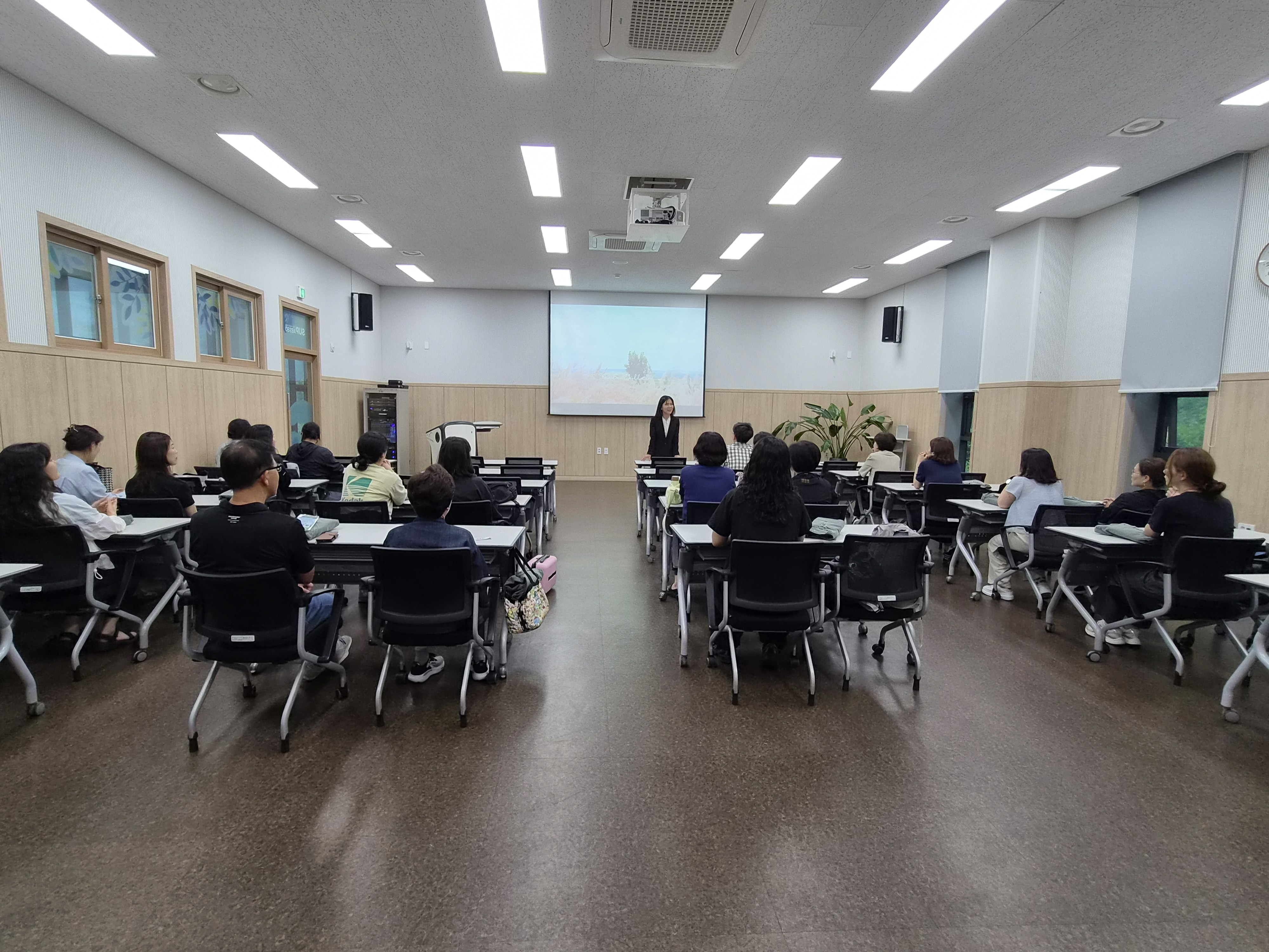 경남도, 아동학대 현장대응인력, 숲에서 멈춤으로 활력 UP
